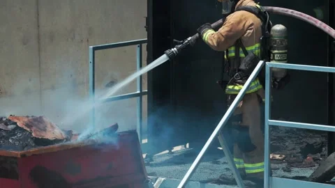 Flashover Fire Training Exercise in Ventura County Stockbeeldmateriaal 336814694