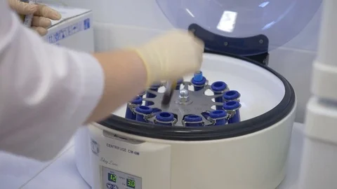 Flasks with a blood test in a centrifuge 库存影片 72997480