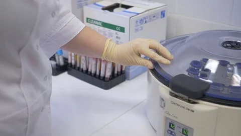 Flasks with a blood test in a centrifuge 库存影片 72997620
