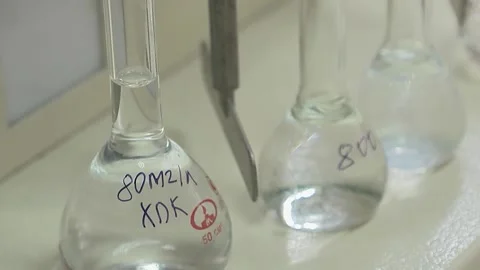 Flasks vertical panorama medium plan- 库存影片 147908172