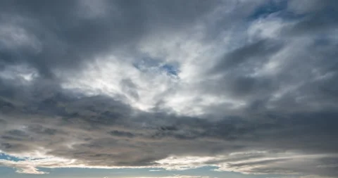 Flat bank of low dark clouds moving overhead time lapse. Winter cloudscape. 스톡 동영상 146072914