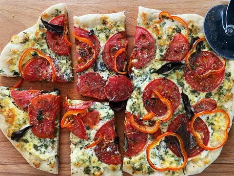 Flat bread with ricotta, tomatoes, bell peppers and herbs. Step by step. Step 2 写真素材