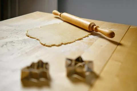 Flat dough on the table and rolling pin Stock-Fotos