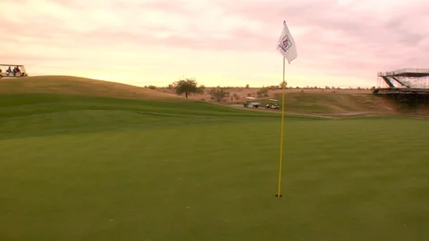 Flat golf course with golf carts putting green Video stock 125276097