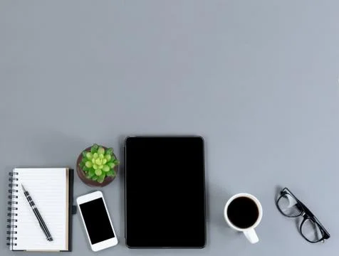 Flat gray desk with functional modern wireless technologies 库存照片