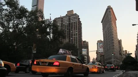 Flat Iron Building Traffic - New York City Видео 12091714