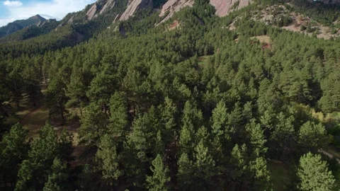 Flat Iron Mountains (Pull Back &amp; Tilt) Vidéo 255869801