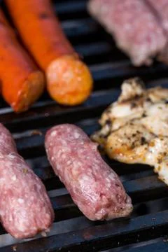 Flat lay above minced meat kebabs frying on the barbecue grill Foto stock