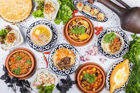 Flat lay array of traditional Caucasian and Central Asian dishes including Stockfoto's