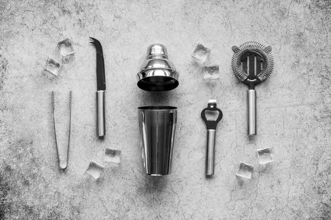 Flat lay of bar tools and utensils for cocktail Foto stock
