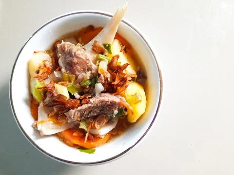 Flat Lay of Beef Soup with Vegetables Fotos de archivo