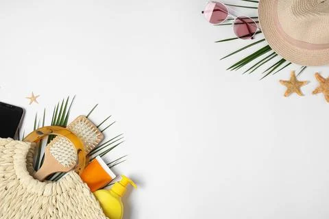 Flat lay composition with beach accessories and space for text on white backg Stock-Fotos