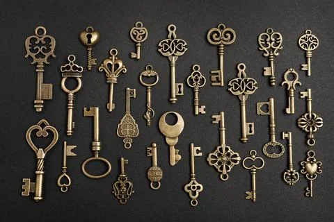 Flat lay composition with bronze vintage ornate keys on dark background 스톡 사진