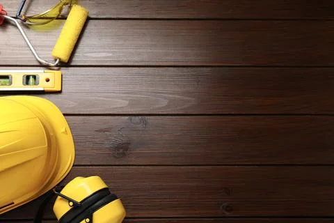 Flat lay composition with building level and other construction tools on wo.. Fotos de archivo