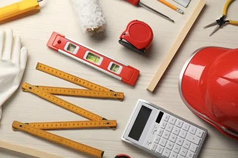 Flat lay composition with building level and other construction tools on wh.. Fotos de archivo