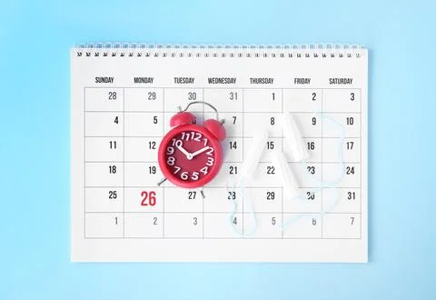 Flat lay composition with calendar, tampons and clock on blue background. Gyn Foto stock