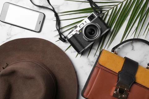 Flat lay composition with camera and travel blogger's stuff on marble backgro Foto stock