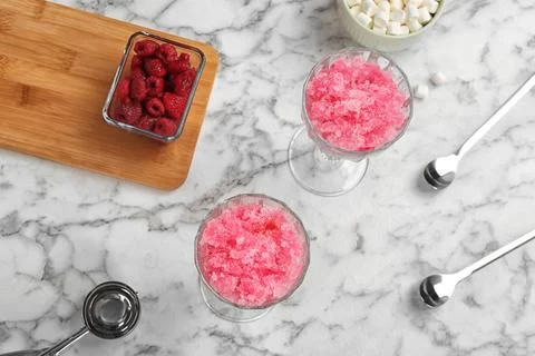 Flat lay composition with snow ice cream, raspberry and marshmallows on marbl Foto stock