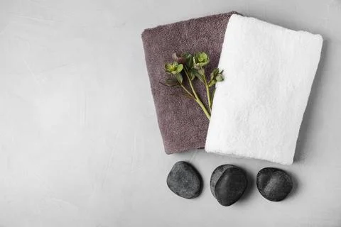Flat lay composition with spa stones, towels and space for text on light back Stock-Fotos