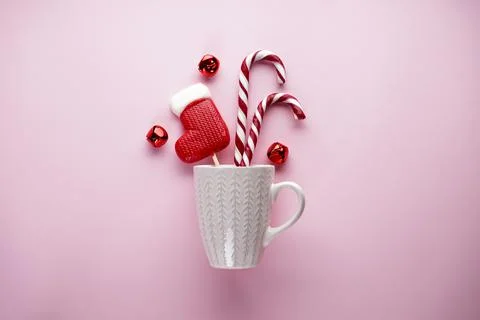 Flat lay composition with white cup and christmas candies on a pink backgroun Foto stock