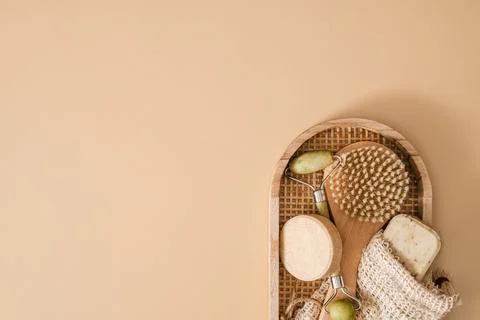 Flat lay composition with zero waste eco friendly cosmetics and bathroom acce Fotos de archivo