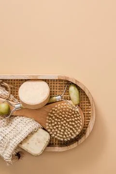 Flat lay composition with zero waste eco friendly cosmetics and bathroom acce Fotos de archivo