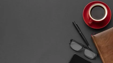 Flat lay desk elements arrangement with copy space Fotos de archivo