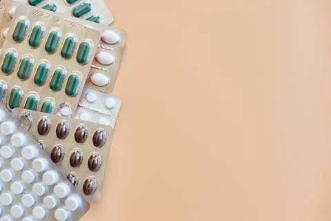 Flat lay different blister pack of Medical pills on orange background Foto stock