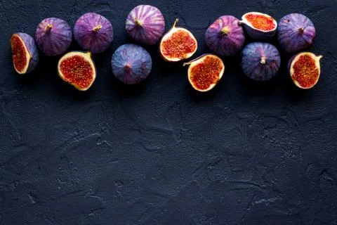 Flat lay of figs on a kitchen table, top view Foto stock