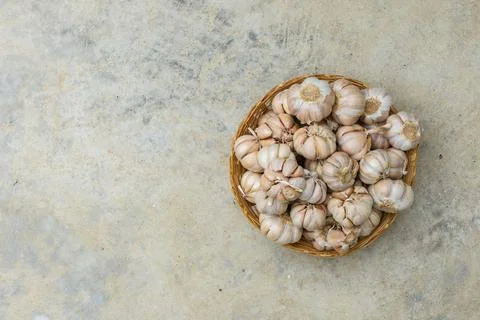Flat lay garlic in the basket Stock Photos