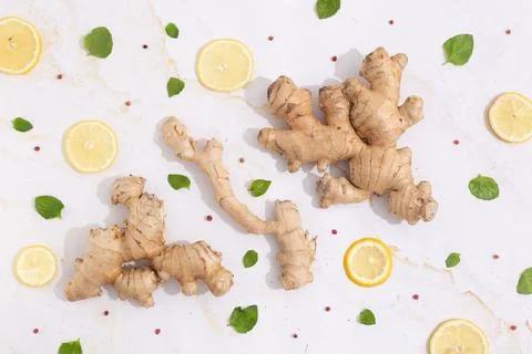 Flat lay with ginger mint leaves and lemon concept of natural food Stock-Fotos