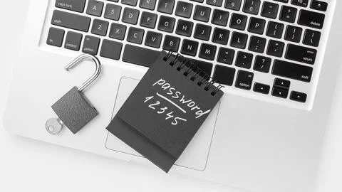 Flat lay laptop with lock key Foto stock