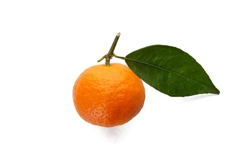 Flat lay mandarin with leaf on a white background close-up Isolated Foto stock