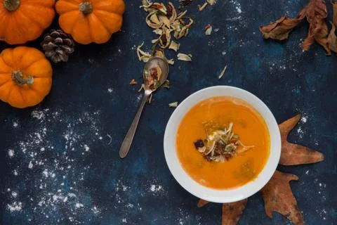 Flat lay pumpkin soup overhead view Foto stock