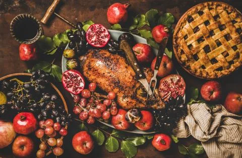 Flat-lay of roasted duck, pie, wine and fruits for Thanksgiving Stock-Fotos