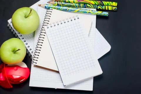 Flat lay set of Assorted colorful school supplies Stock-Fotos