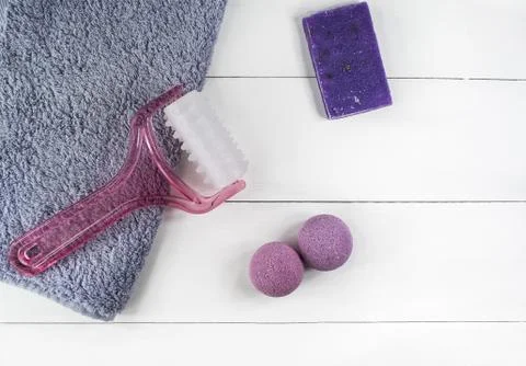 Flat lay spa bath on white wooden background, top view cosmetic products 스톡 사진