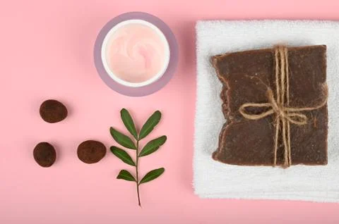 Flat lay spa. Flat layout with accessories, spa cosmetics, bath salt, cream a Foto stock