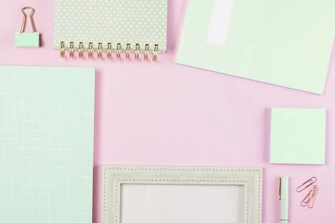 Flat lay stationery on work desk in pink pastel background Foto stock