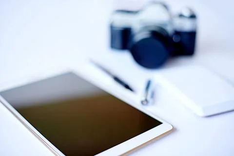 Flat lay, tablet screen and creative work equipment with pen, notepad and c.. Foto stock