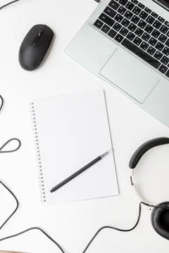 Flat lay top view copy space laptop, notebook, mouse on white office backgrou 스톡 사진