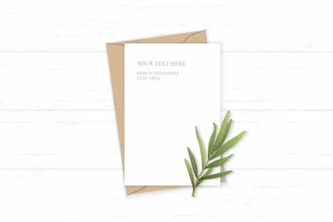 Flat lay top view elegant white composition letter kraft paper envelope tarra Illustrazione stock