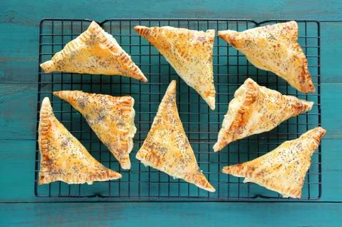 Flat lay of a travy full with cooked Triangular Burekas Foto stock