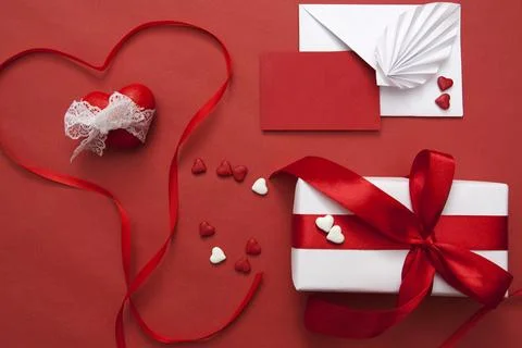 Flat lay for Valentine's Day. Gift, envelope with a card for the wish (mock.. Stock Photos