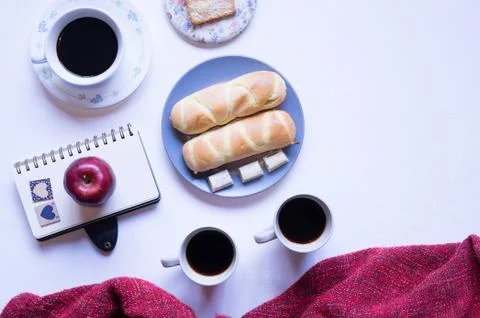 Flat Lay View of Breakfast Table Set up. 库存照片