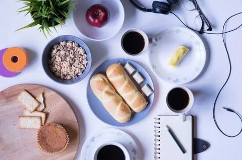 Flat Lay View of Breakfast Table Set up. 库存照片