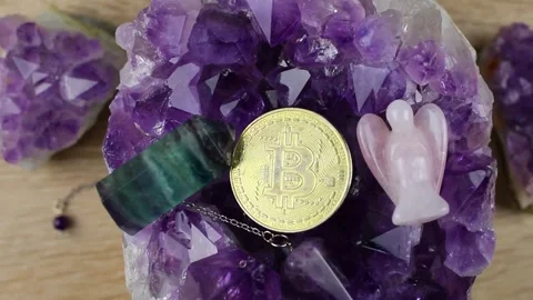 Flat lay view of a gold Bitcoin coin quartz geode. Video stock 312512629