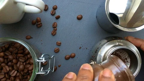 Flat lay view person preparing espresso coffee with a moka pot-15 sec Stock Footage 127868652