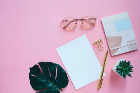 Flat lay of workspace desk Foto stock