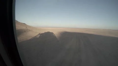 Flat rear view Egyptian desert shaky and bumpy Jeep trip 50 fps Video stock 231308560